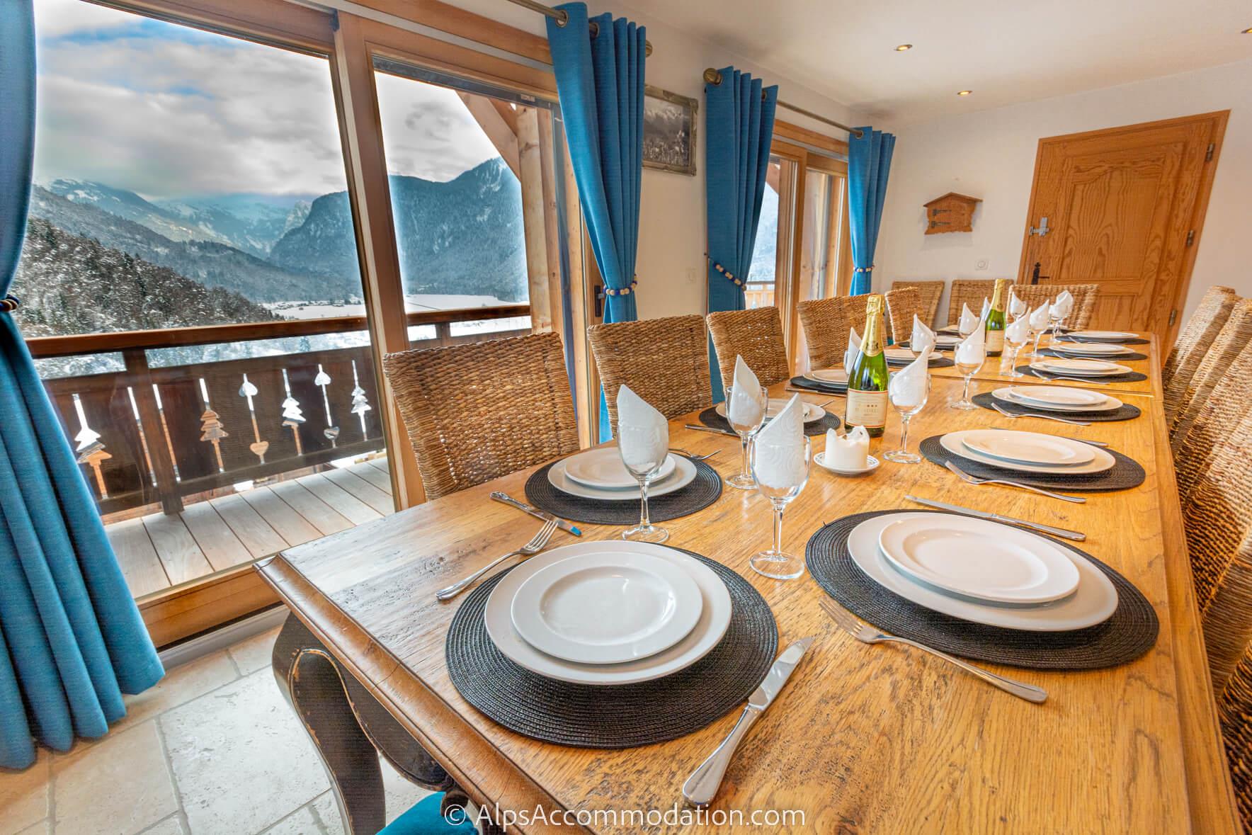 Chalet Falcon Samoëns - The 2 long wooden dining tables can seat up to 15 comfortably