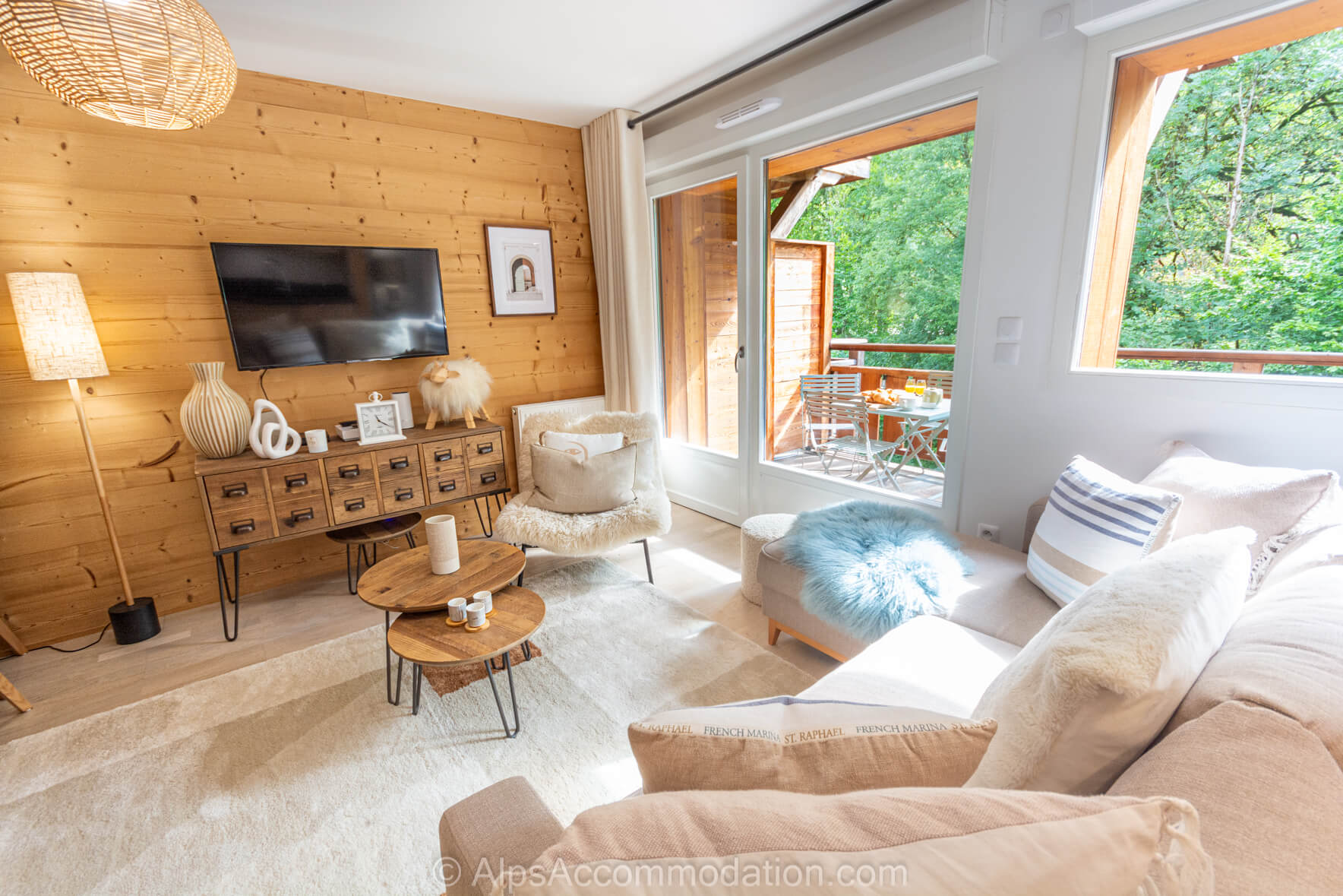 La Lune Du Zac Samoëns - Wonderfully cosy living area with balcony